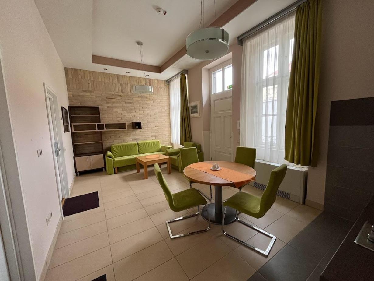 Soleil Apartman Szeged Extérieur photo